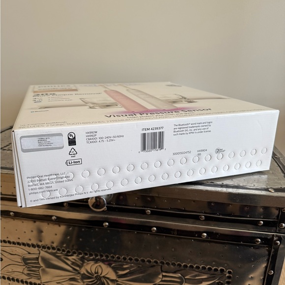 NEW Philips Sonicare DiamondClean Smart Electric Rechargeable Toothbrush, 2-pack - Picture 6 of 6